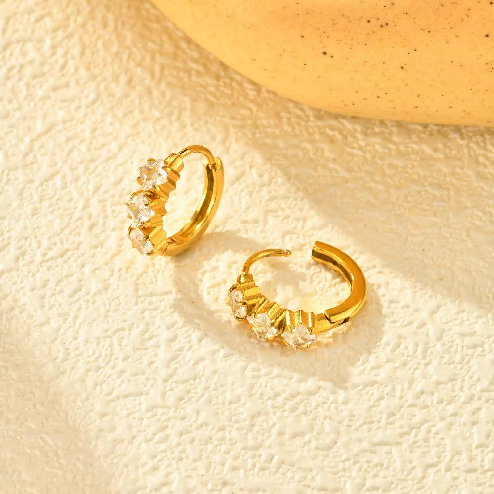 Brincos de argola de zircônia de aço inoxidável, brincos pequenos redondos huggie, joias de orelha de piercing de círculo de zircônia feminino