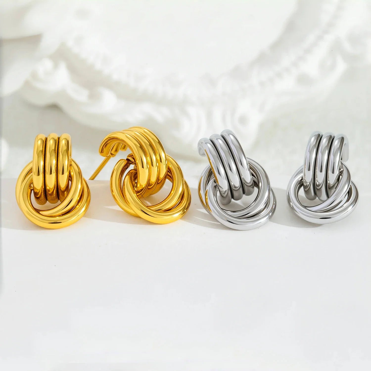 Brincos de argola com nó torcido – joias de aço inoxidável banhado a ouro 18K, joias minimalistas diárias para mulheres, presente para ela