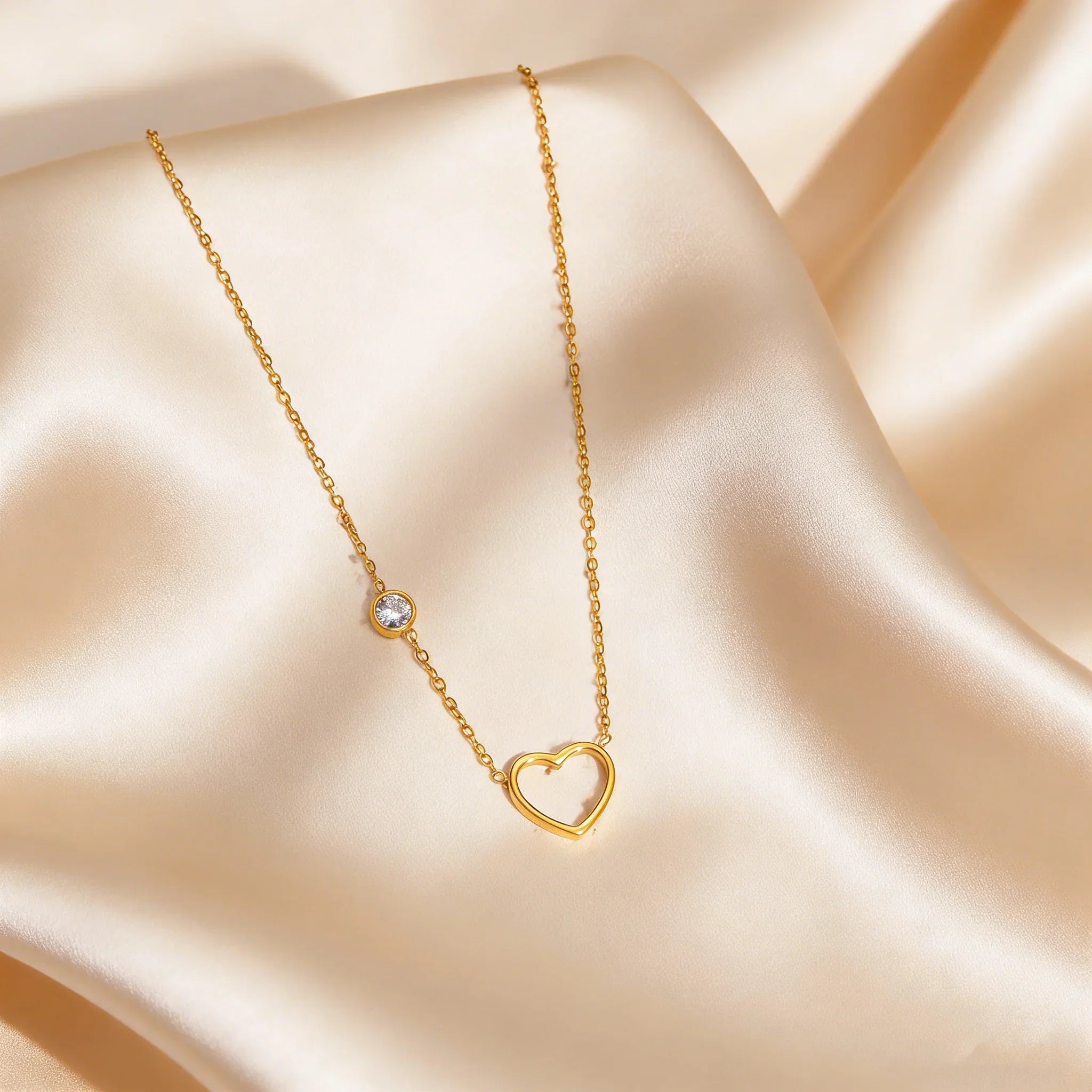 Colar Coração Oco Banhado a Ouro 18K