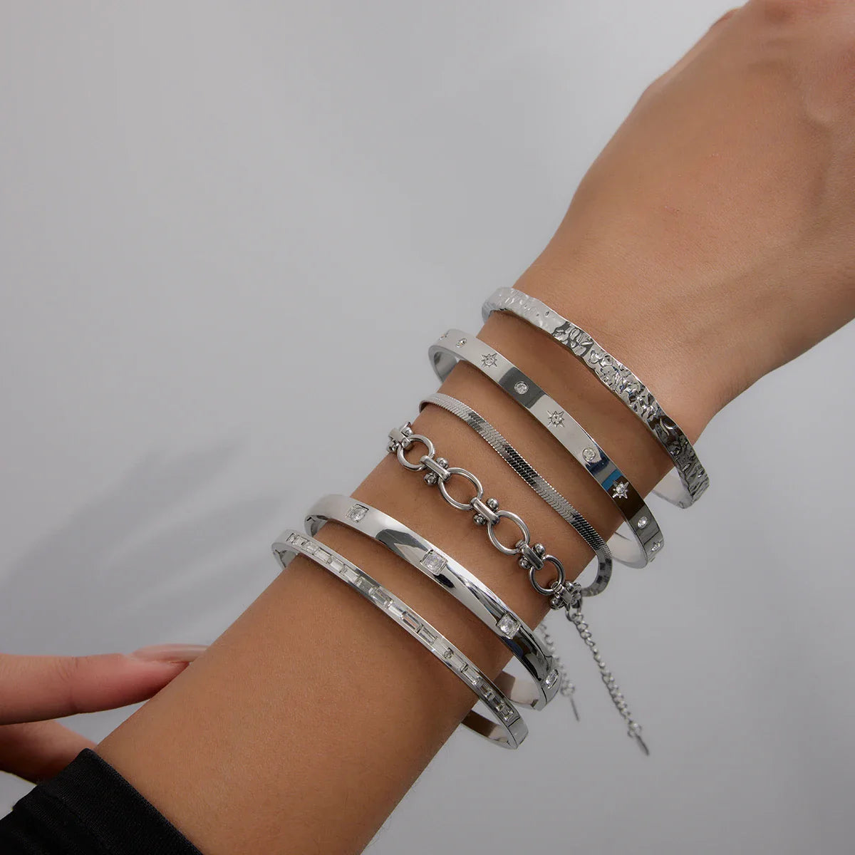 Youthway minimalista versátil aço inoxidável metal texturizado aberto pulseira para mulheres anti alérgico moda jóias diariamente