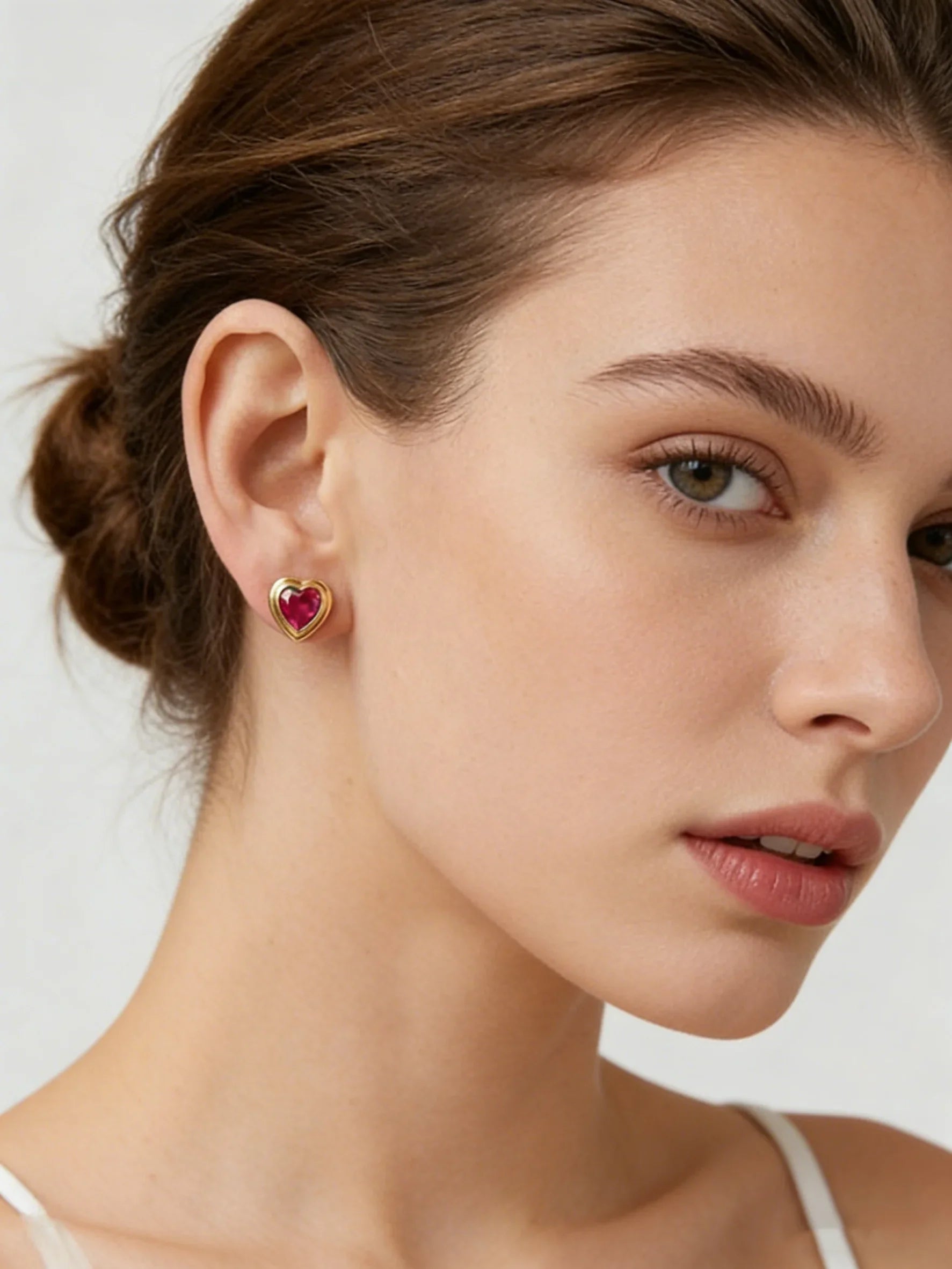 Brincos de Coração em Zircônia Dourada Luxuosos e Elegantes para Mulheres, Joias Minimalistas Hipoalergênicas para Uso Diário
