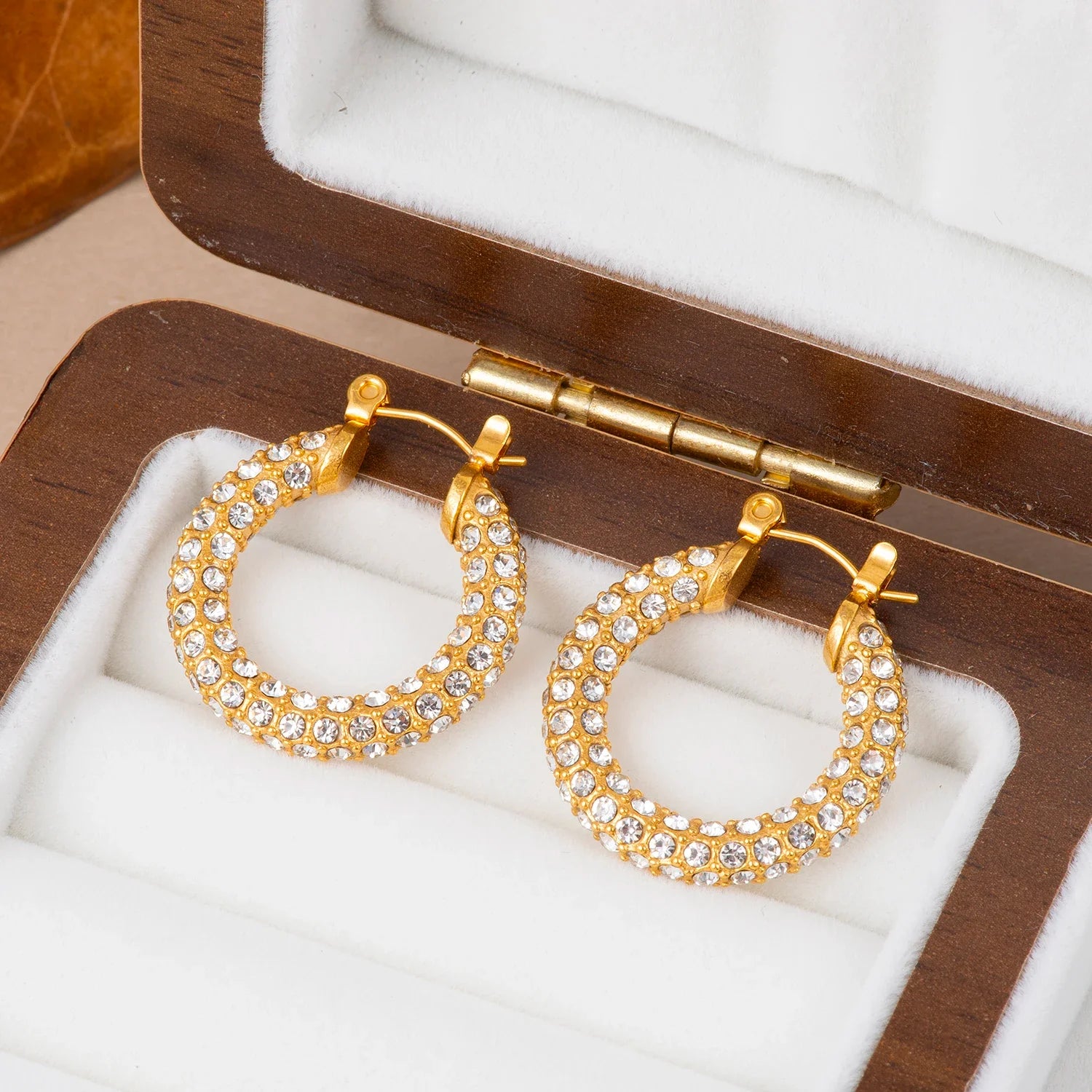 Brincos de argola clássicos franceses, aço inoxidável banhado a ouro 18K CZ completo, joias de festa de luxo elegantes para mulheres hipoalergênicas
