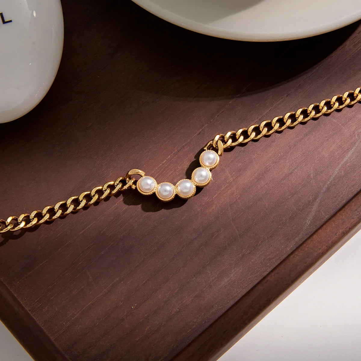 Youthway elegante imitação de pérola sorriso forma pingente colar para mulher 18k ouro pvd banhado a aço inoxidável colar de corrente cubana