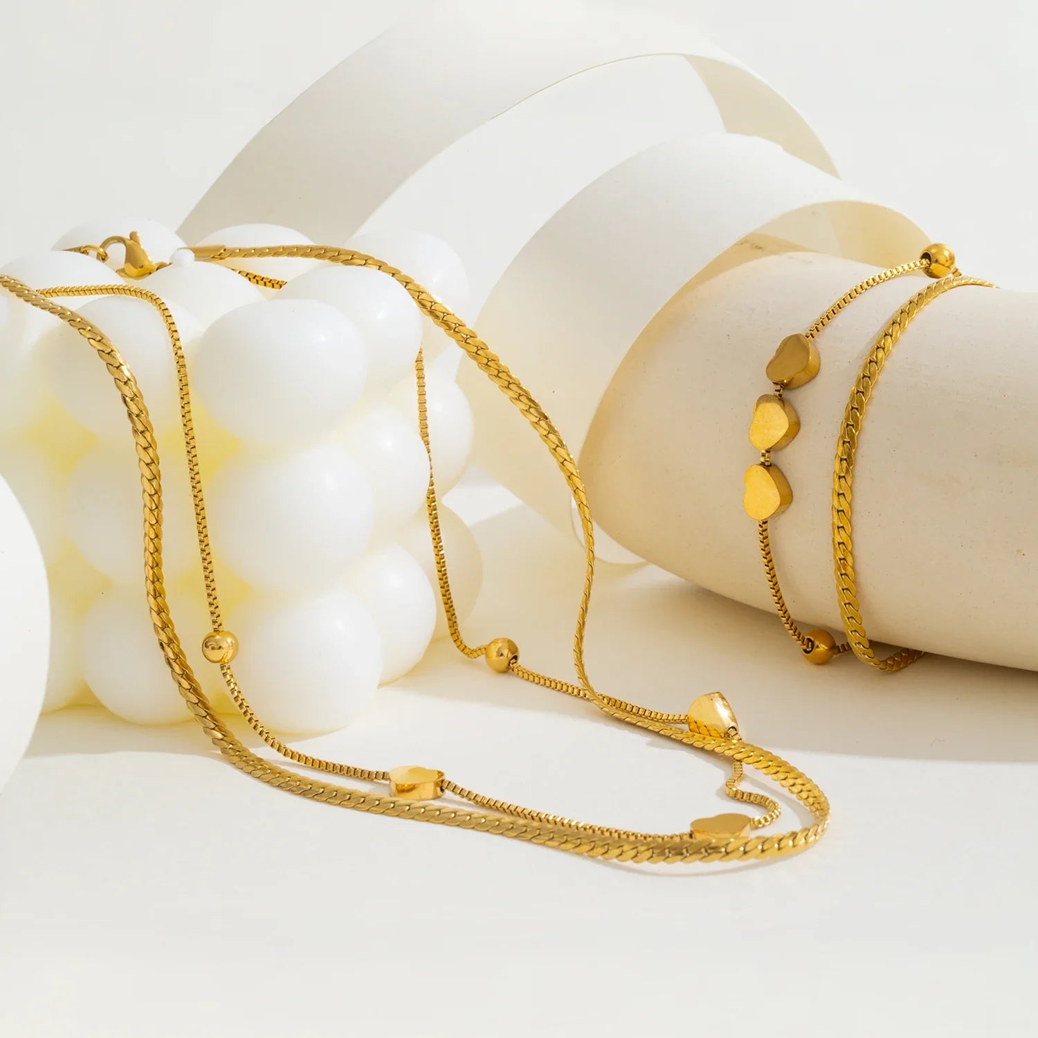 Colar de camada dupla pulseira corrente de cobra com 3 pingentes de coração, joias empilháveis de aço inoxidável banhado a ouro 18K para mulheres