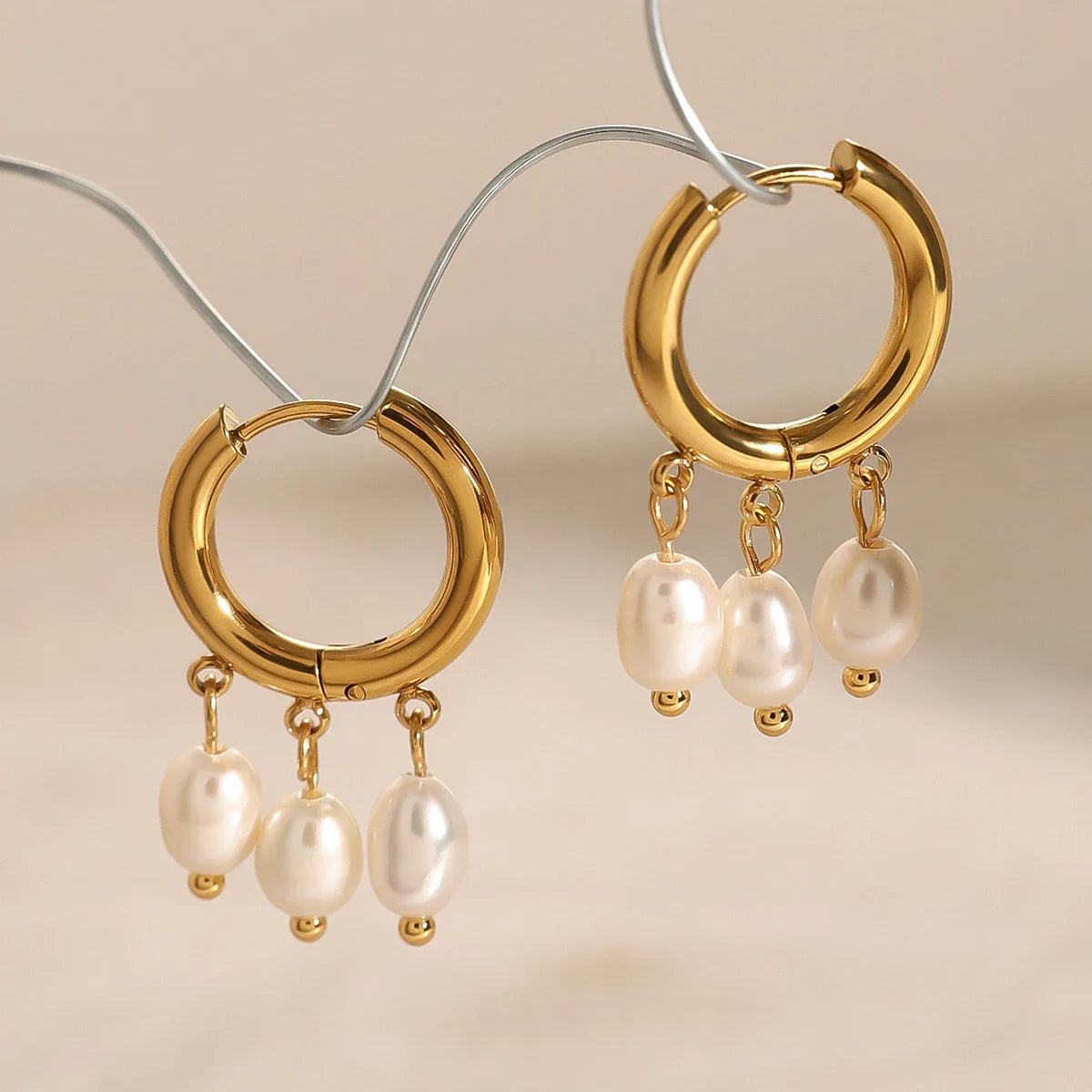 Youthway-Pérolas Brancas Puras de Água Doce Dangle Hoop Brincos para Mulheres, Aço Inoxidável, Anti Alérgico, Elegantes Jóias de Gala