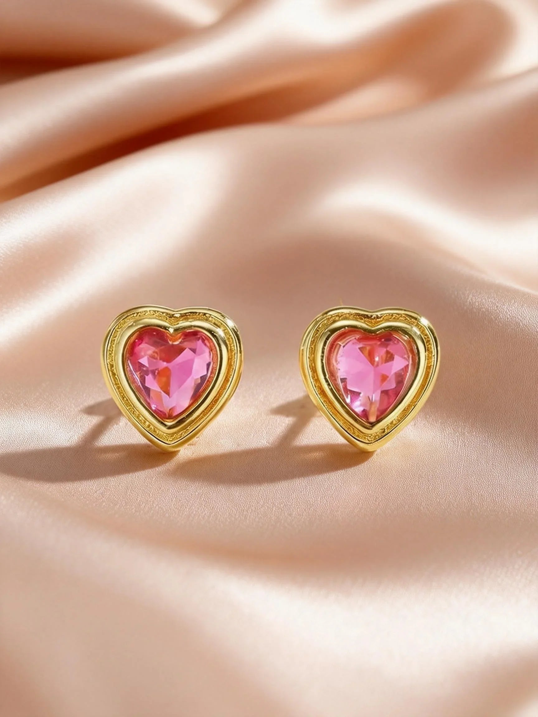 Brincos de Coração em Zircônia Dourada Luxuosos e Elegantes para Mulheres, Joias Minimalistas Hipoalergênicas para Uso Diário