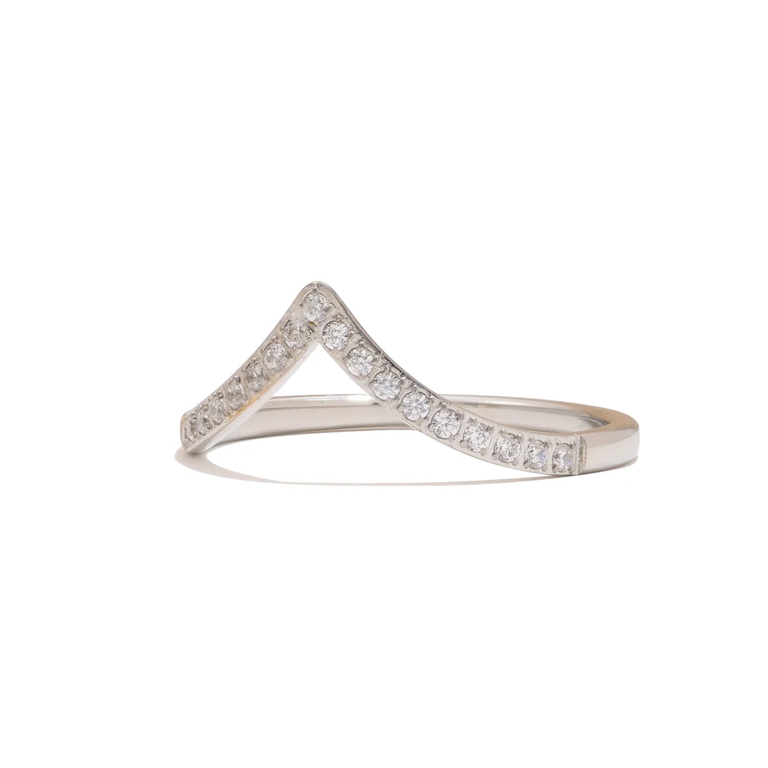 Anel Feminino V Dourado com Zircônias