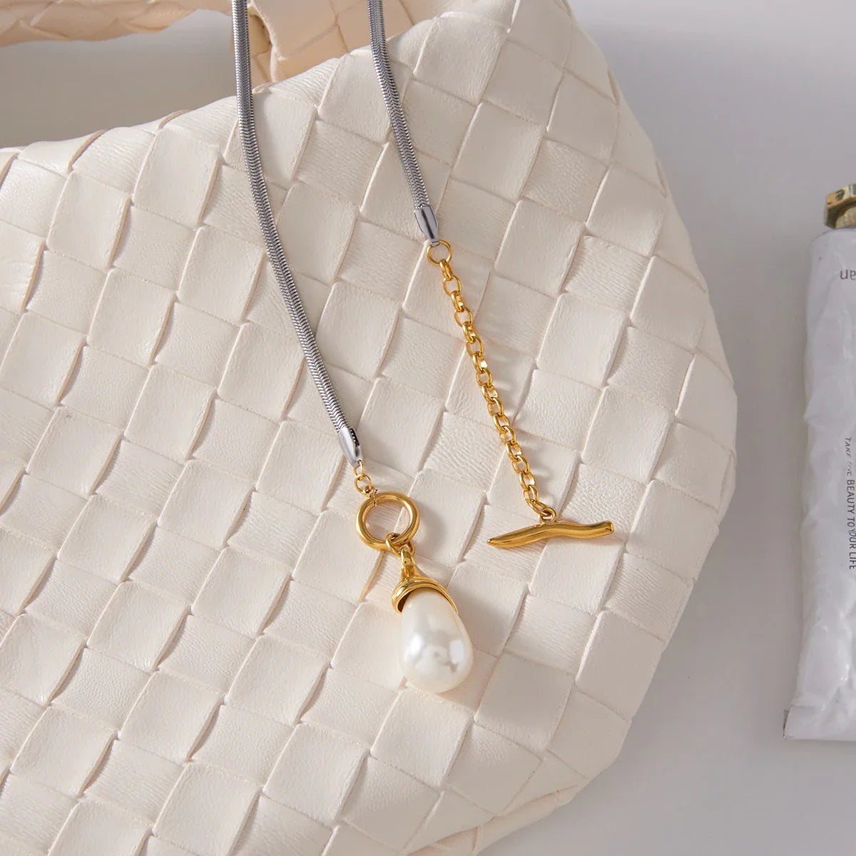 Youthway elegante imitação de pérola pingente cor misturada corrente colar para mulheres vintage 18k banhado a ouro colar de aço inoxidável