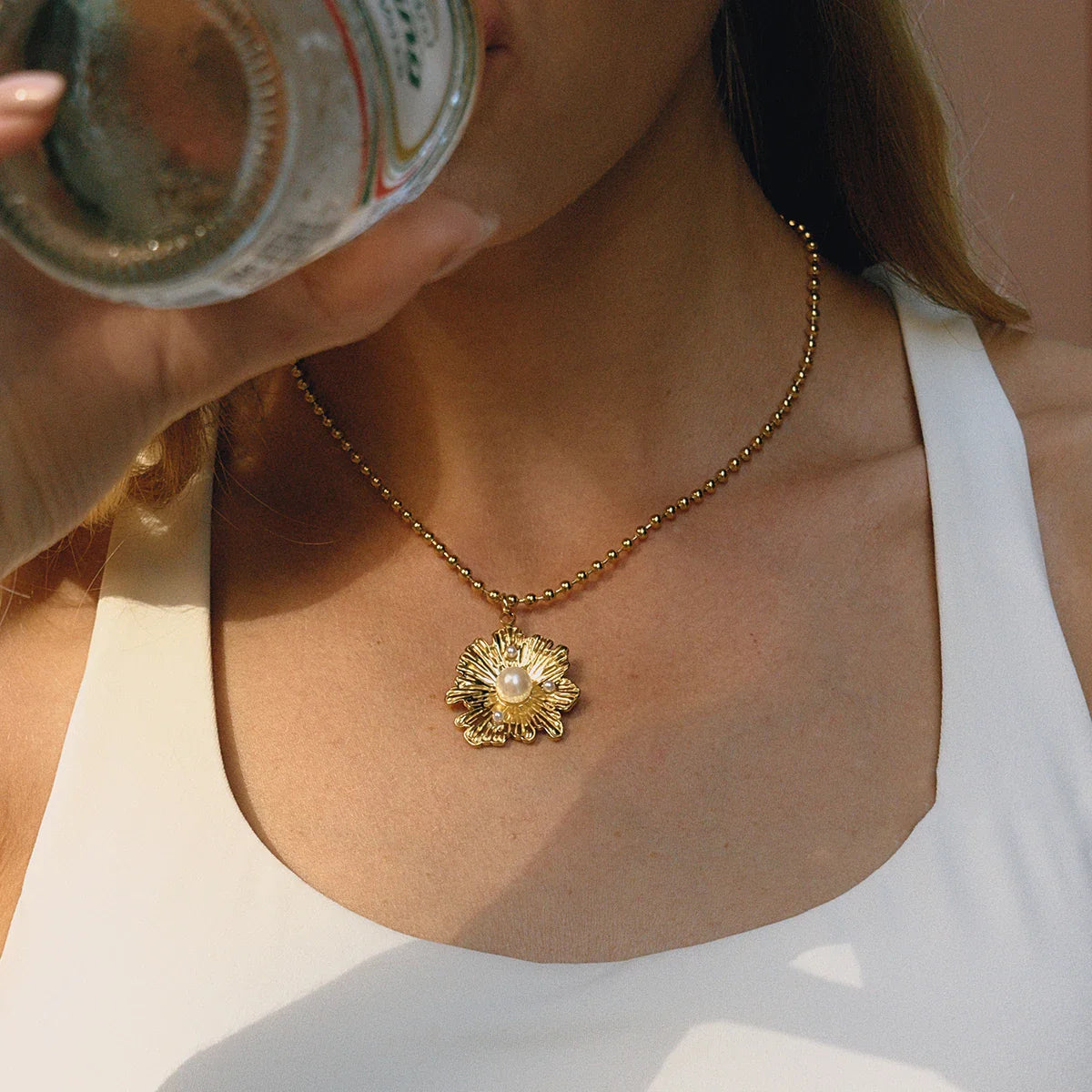 Youthway elegante imitação de pérola colar para mulheres moda 18k banhado a ouro aço inoxidável flor pingente contas corrente colar