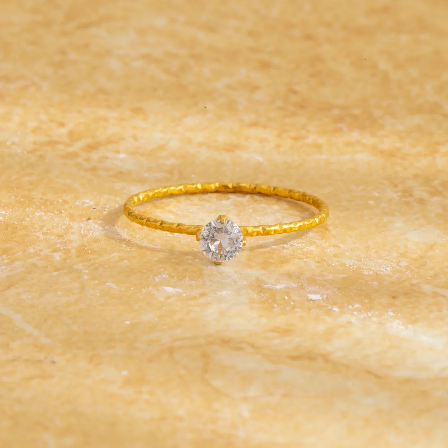 Mini anel ultrafino para mulheres, aço inoxidável banhado a ouro de zircônia única, joias minimalistas delicadas hipoalergênicas