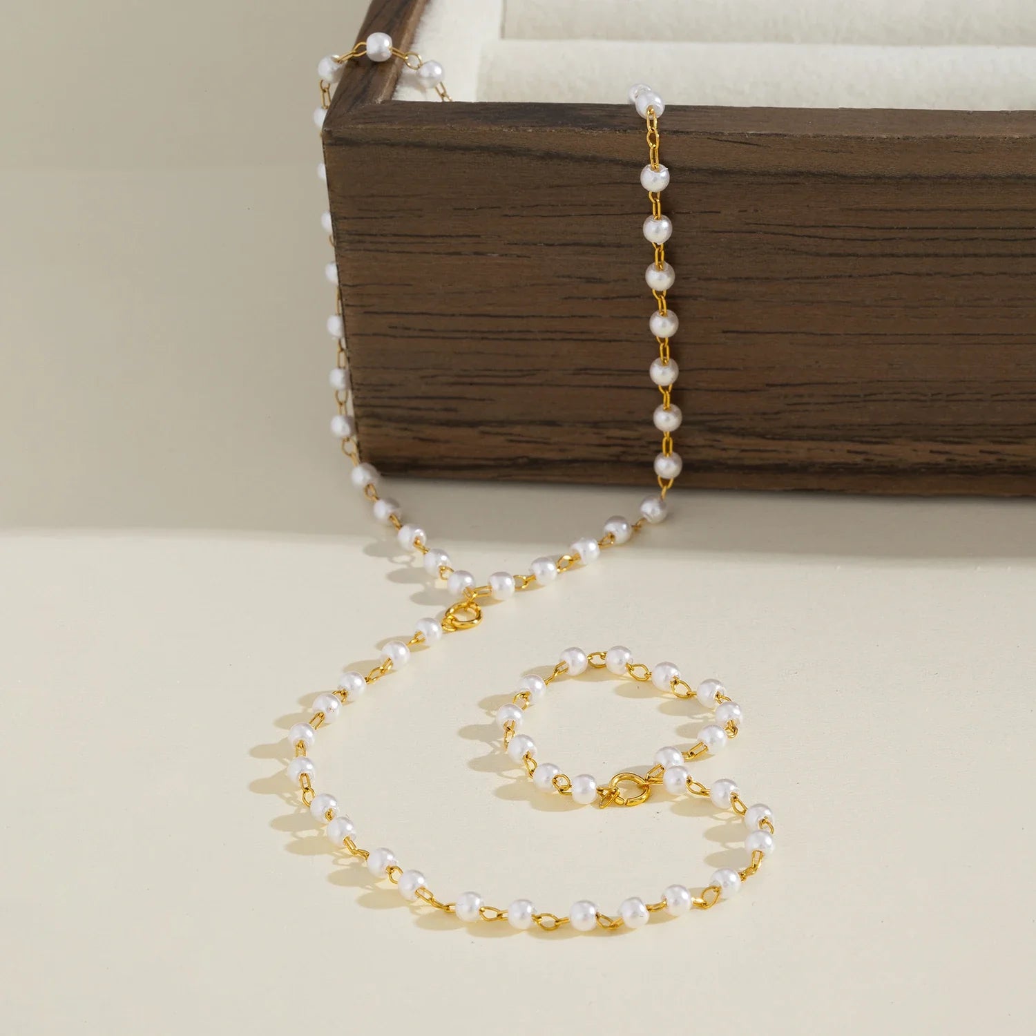 Pulseira elegante de pérolas falsas, pulseira de elo de corrente de aço inoxidável banhada a ouro 18K, joias hipoalergênicas para festa de casamento feminina