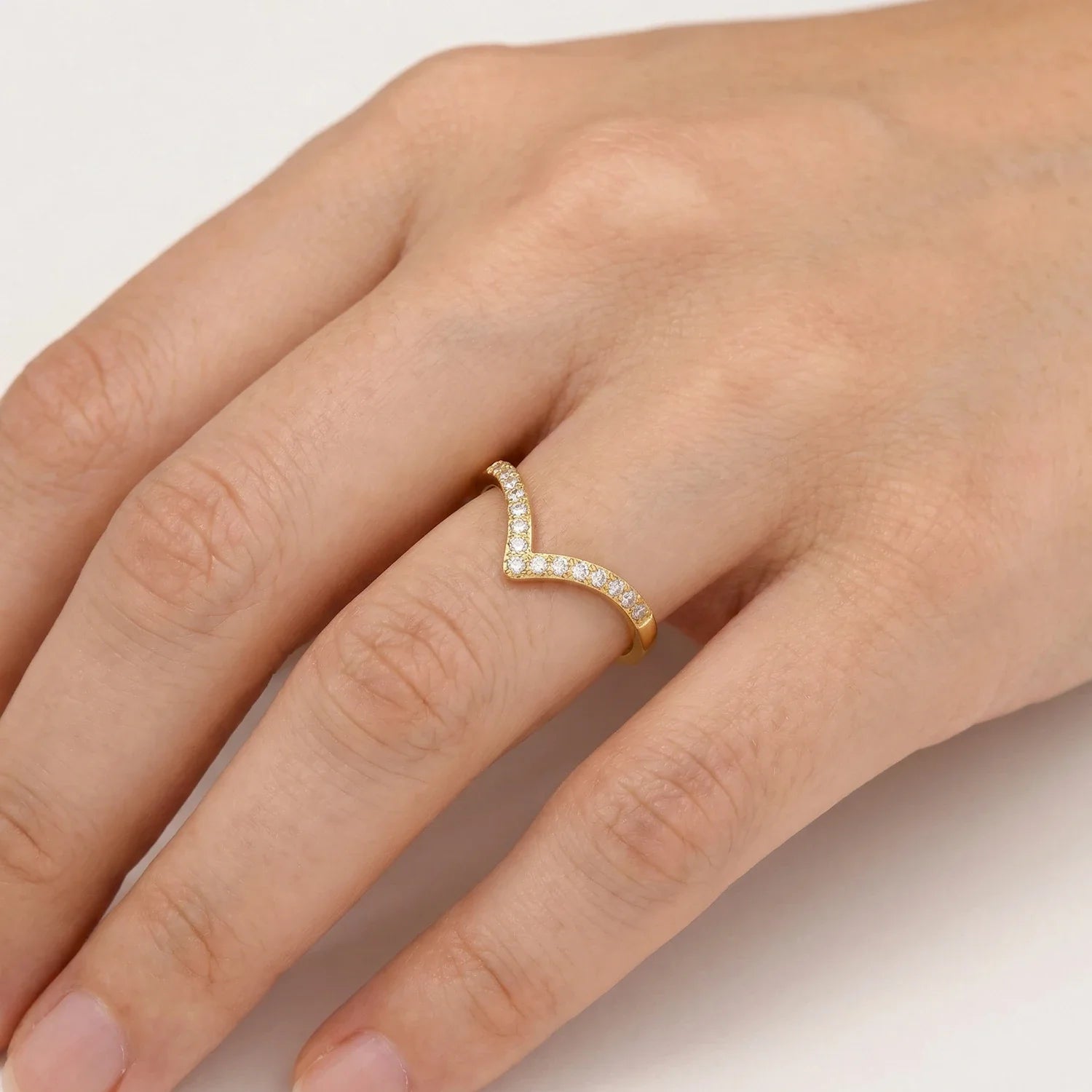 Anel de Moda em Forma de V com CZ para Mulheres, Joia de Casamento em Aço Inoxidável Hipoalergênico e à Prova d'Água