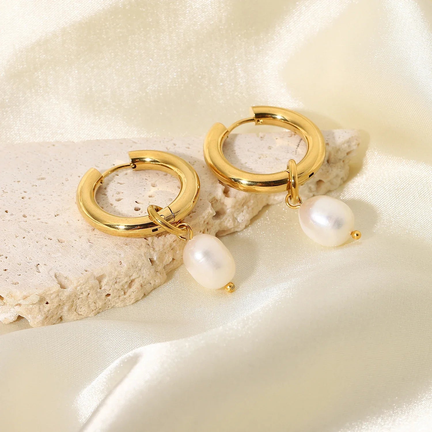 18k banhado a ouro de aço inoxidável de água doce pérola pingente huggie brincos para festa feminino jóias acessórios