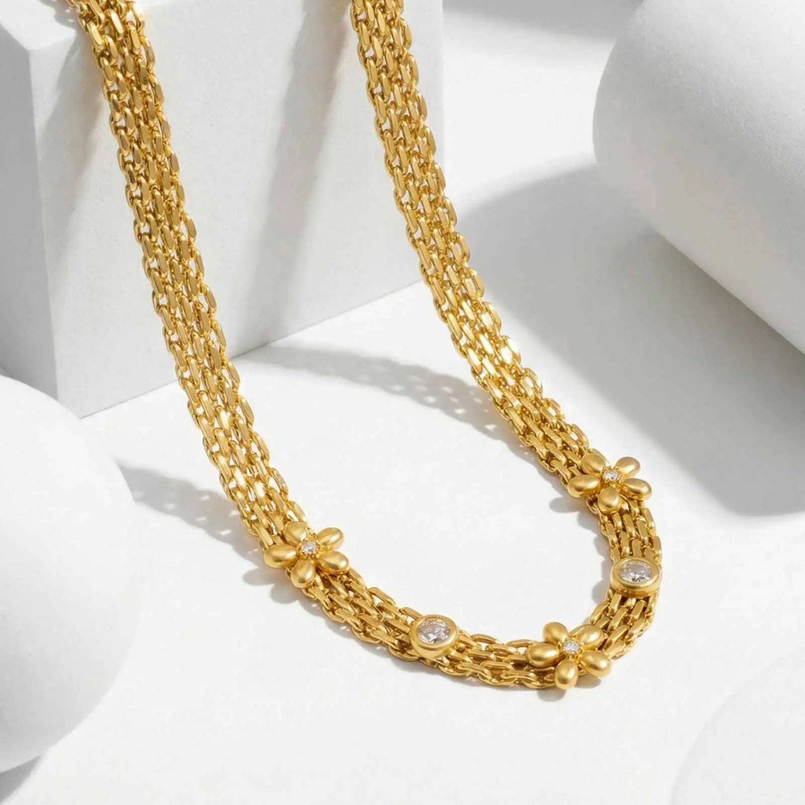 Colar de Corrente de Malha para Mulheres, Colar Choker de Flor Margarida com Zircônia Branca, Joia de Aço Inoxidável Anti-Manchas