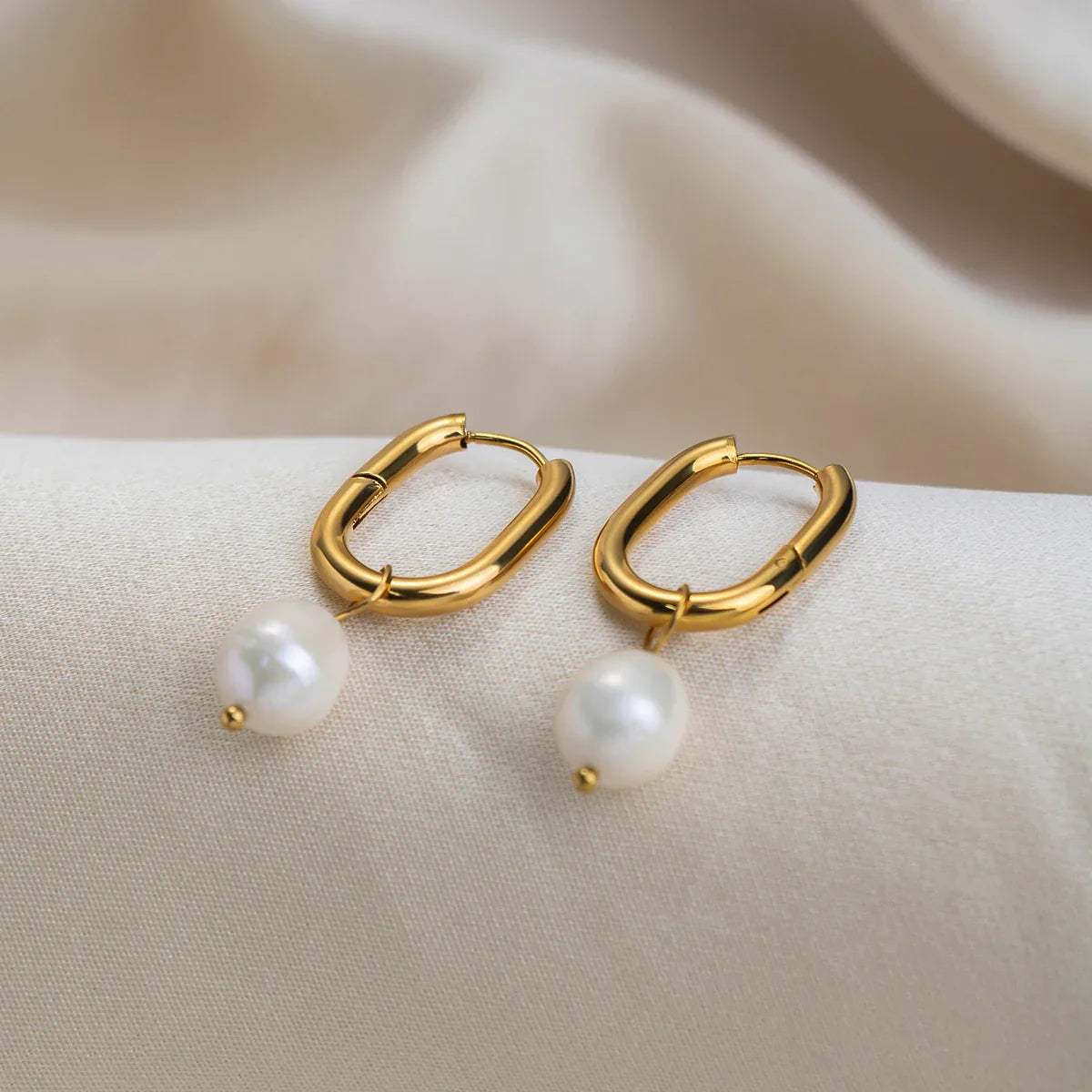 Brinco de Argola Geométrico Elegante c.citybeauty em Aço Inoxidável com Pingente de Pérola Natural para Mulheres, Joia Banhada a Ouro 18K, Presente