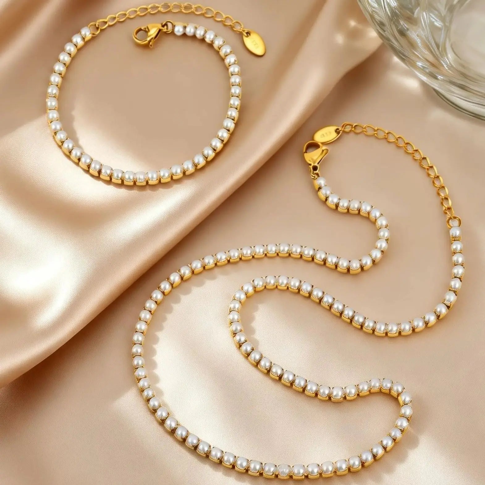 Conjunto de Joias Femininas com Colar e Pulseiras de Pérolas Imitadas, Aço Inoxidável Banhado a Ouro 18K, Presente Elegante e Moderno
