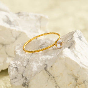Mini anel ultrafino para mulheres, aço inoxidável banhado a ouro de zircônia única, joias minimalistas delicadas hipoalergênicas