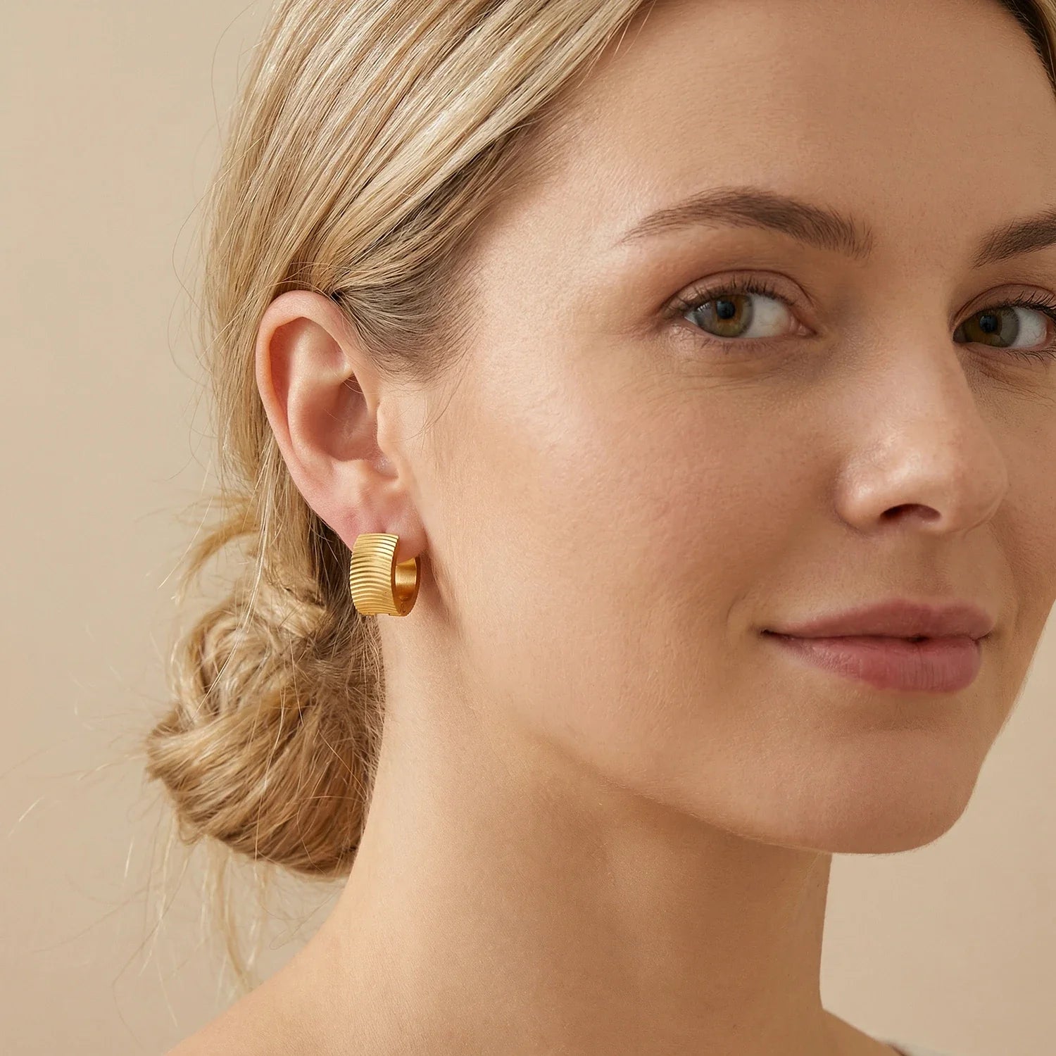 Brincos Clássicos Listrados, Pequenos, em Aço Inoxidável com Revestimento de Ouro 18K, Hipoalergênicos para Mulheres, Presente de Joias Delicadas para o Dia a Dia