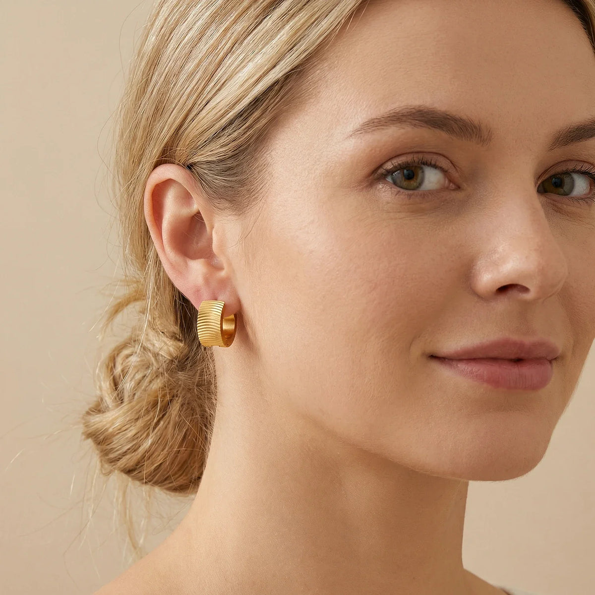 Brincos Clássicos Listrados, Pequenos, em Aço Inoxidável com Revestimento de Ouro 18K, Hipoalergênicos para Mulheres, Presente de Joias Delicadas para o Dia a Dia