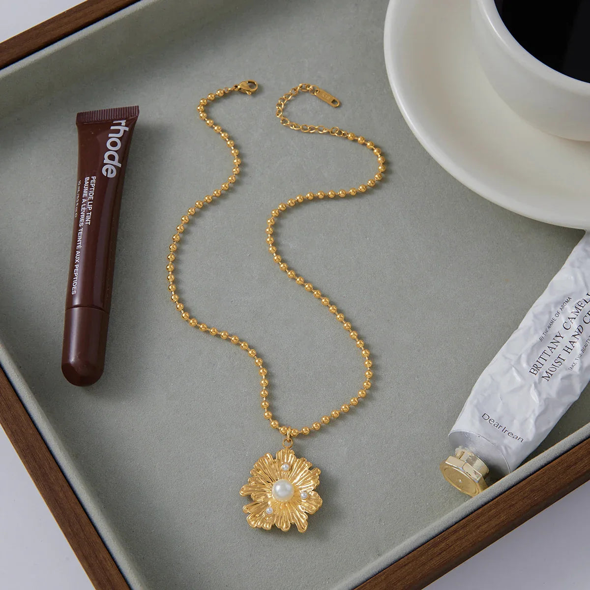 Youthway elegante imitação de pérola colar para mulheres moda 18k banhado a ouro aço inoxidável flor pingente contas corrente colar