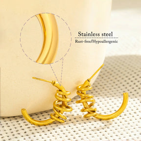 Brincos femininos de meio argola com torção em espiral – aço inoxidável hipoalergênico banhado a ouro 18K, joias leves para orelha e ajuste confortável