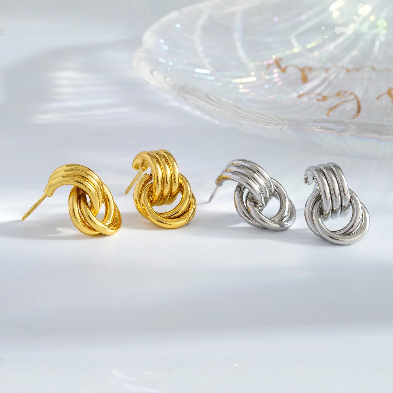 Brincos de argola com nó torcido – joias de aço inoxidável banhado a ouro 18K, joias minimalistas diárias para mulheres, presente para ela