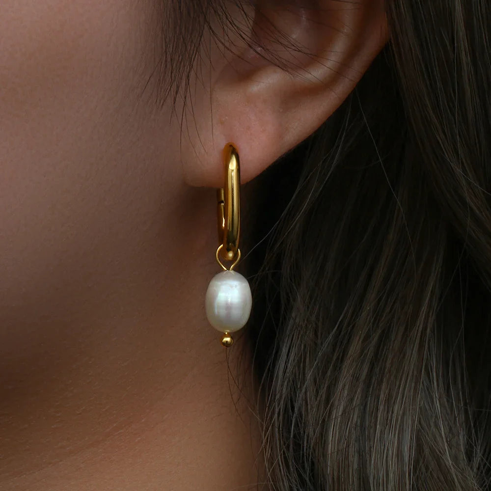 Brinco de Argola Geométrico Elegante c.citybeauty em Aço Inoxidável com Pingente de Pérola Natural para Mulheres, Joia Banhada a Ouro 18K, Presente