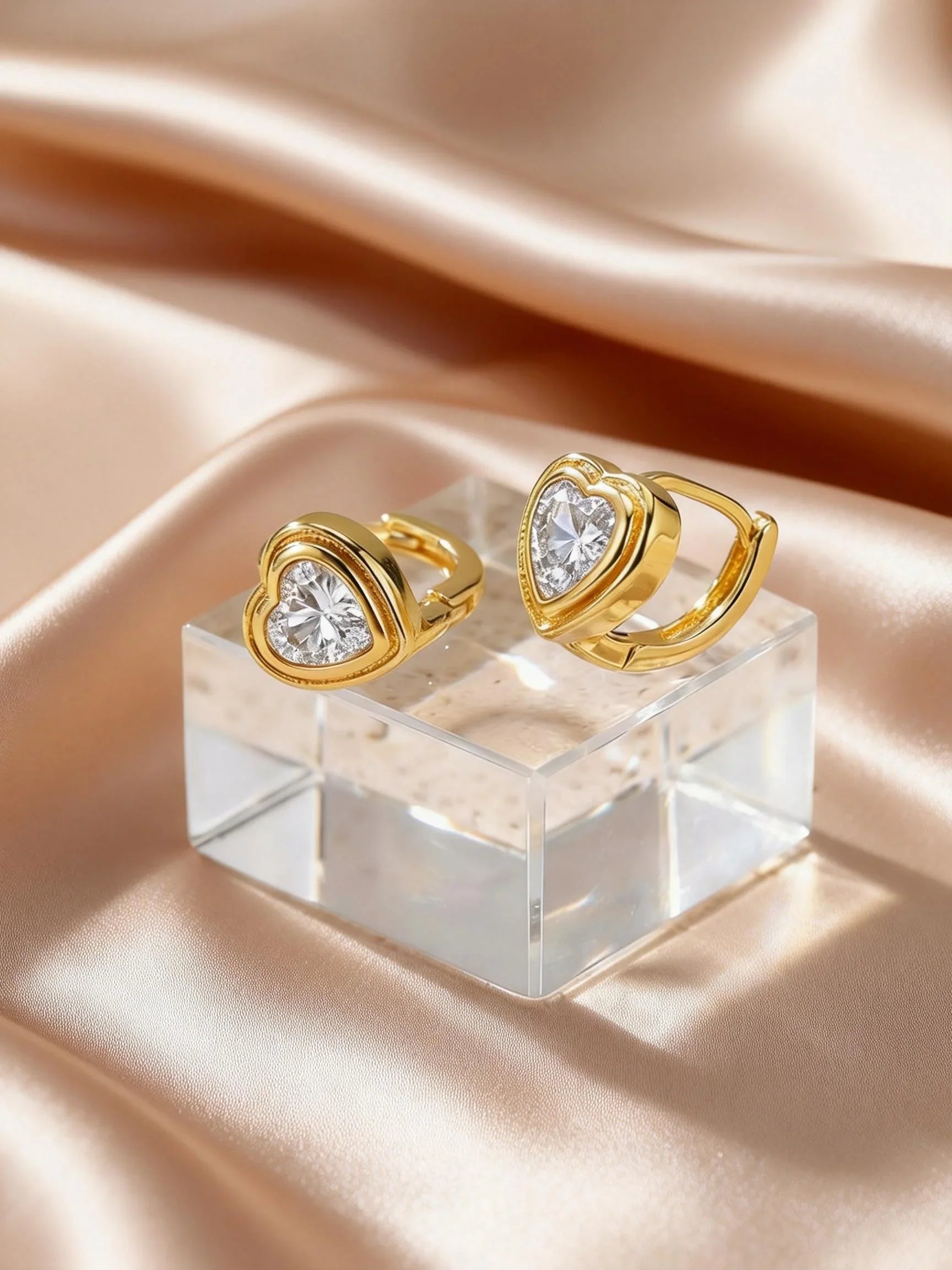 Brincos de Coração em Zircônia Dourada Luxuosos e Elegantes para Mulheres, Joias Minimalistas Hipoalergênicas para Uso Diário