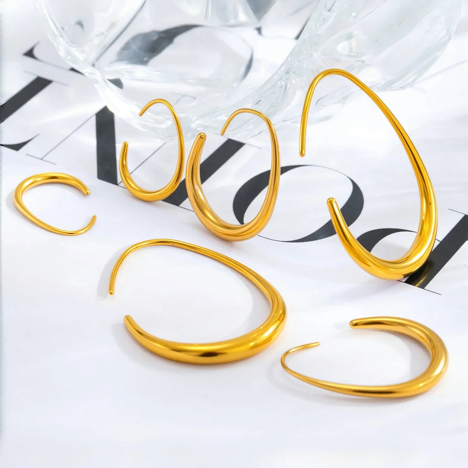 Brincos femininos clássicos circulares e argolas – 3 tamanhos, aço inoxidável banhado a ouro 14K leve, itens essenciais diários hipoalergênicos
