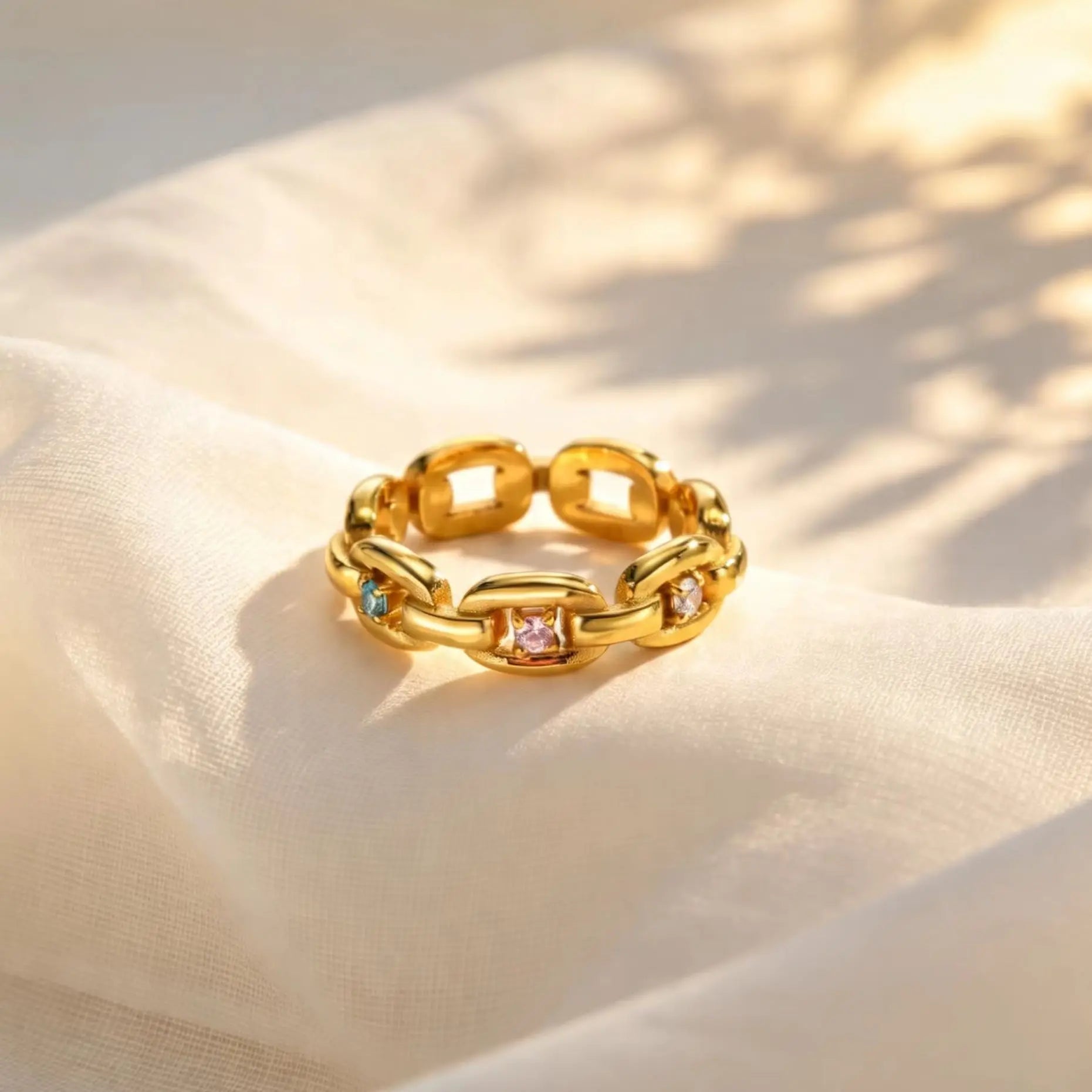 Anel Delicado de Zircônia Cúbica Colorida para Mulheres, Anel de Corrente Grossa em Aço Inoxidável, Joia à Prova d'Água na Cor Dourada, Presente Fashion