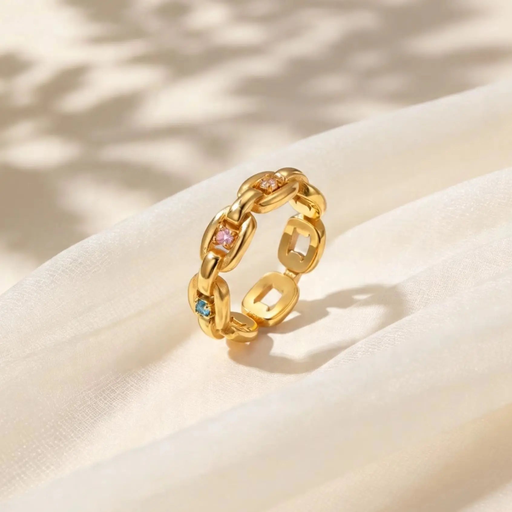 Anel Delicado de Zircônia Cúbica Colorida para Mulheres, Anel de Corrente Grossa em Aço Inoxidável, Joia à Prova d'Água na Cor Dourada, Presente Fashion