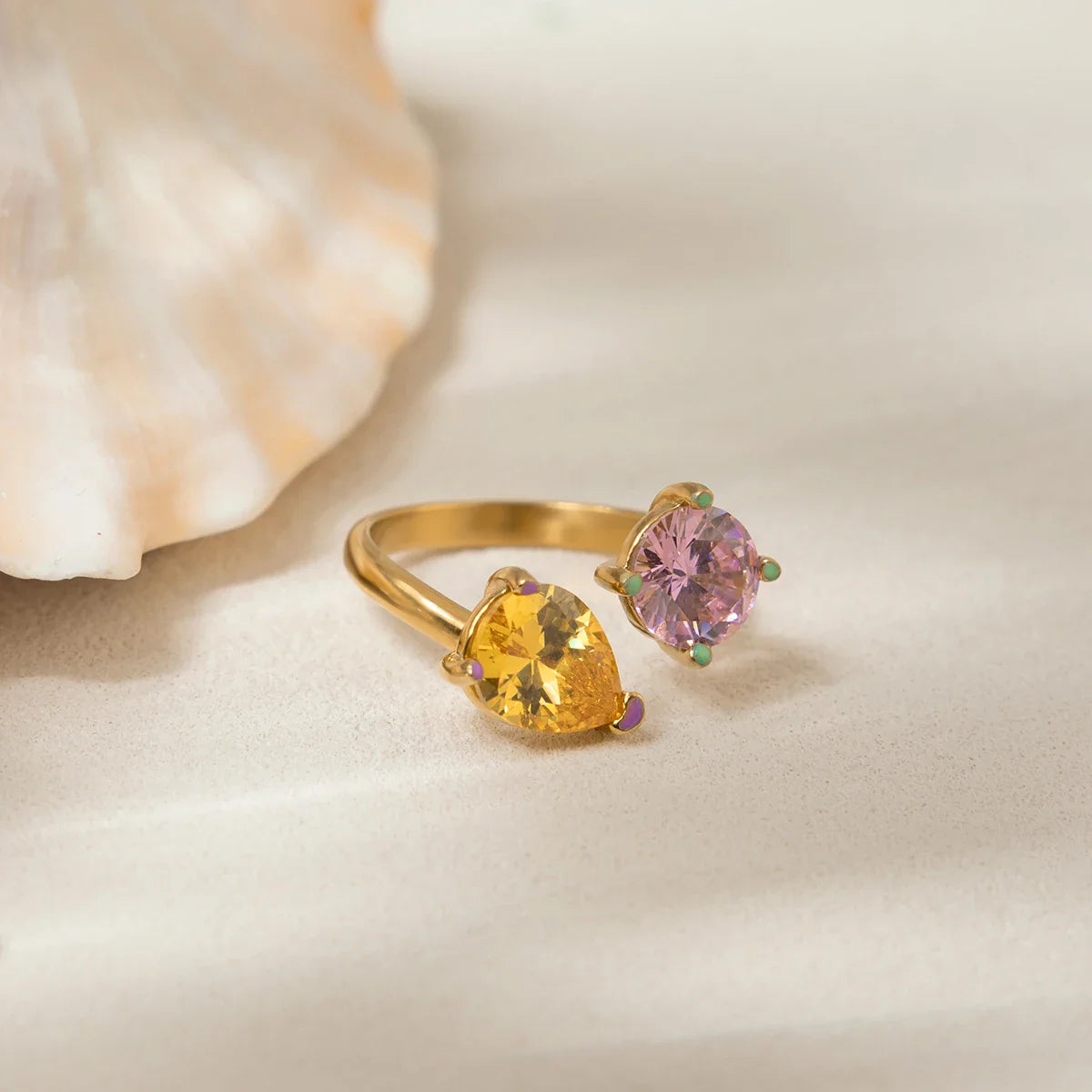 Youthway Anéis delicados de zircônia geométrica para mulheres, minimalistas, banhados a ouro 18k, anéis de aço inoxidável, joias da moda, presente para meninas