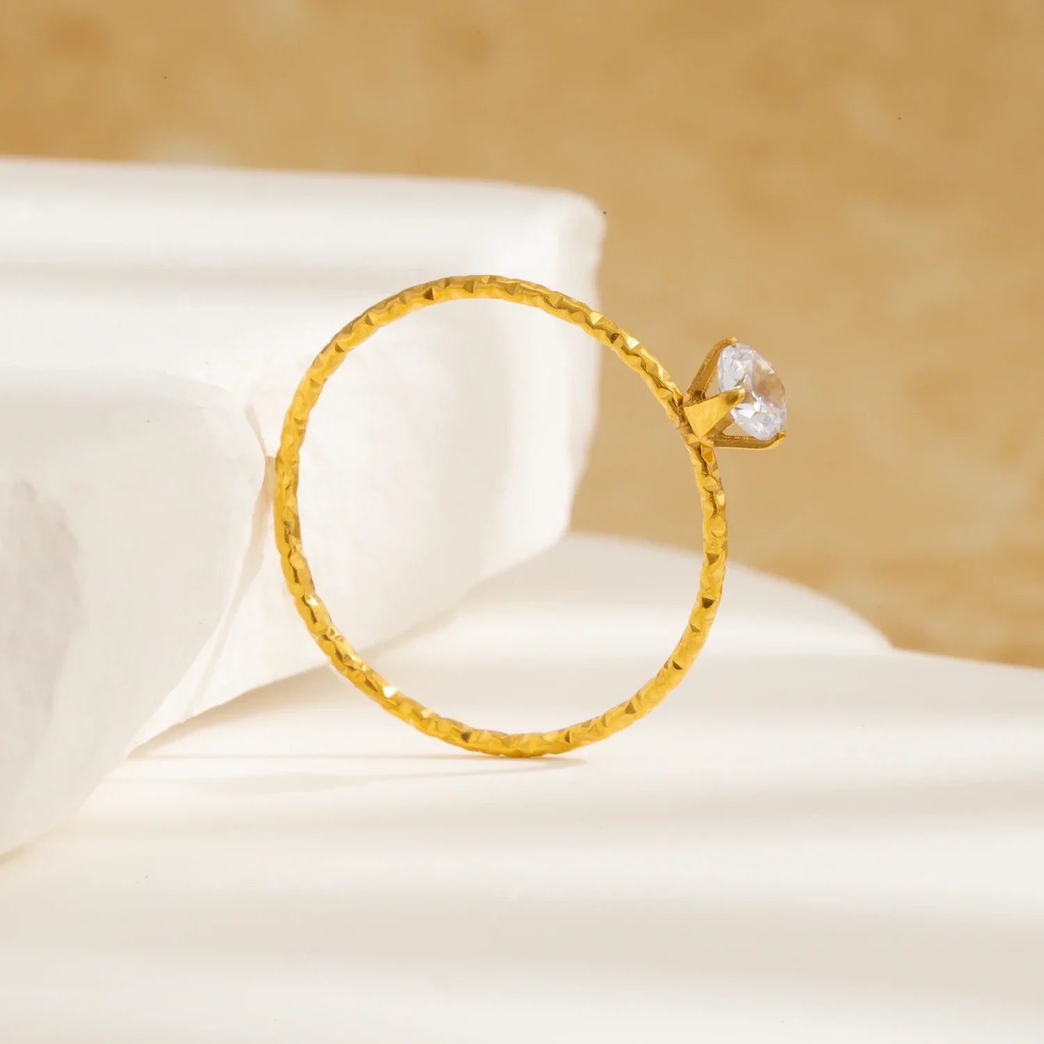 Mini anel ultrafino para mulheres, aço inoxidável banhado a ouro de zircônia única, joias minimalistas delicadas hipoalergênicas