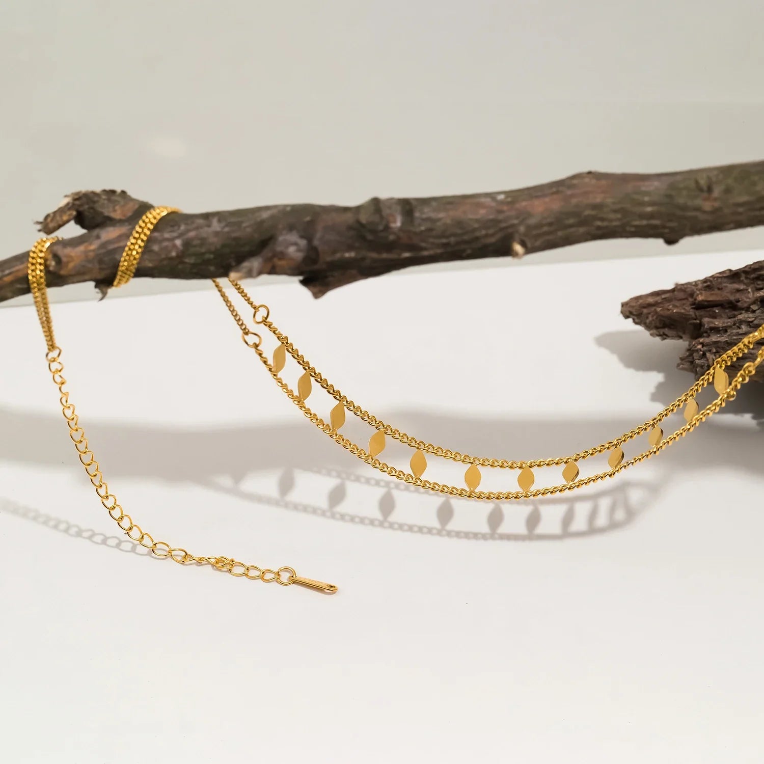 Colar Choker de Diamantes em Aço Banhado Ouro 18K