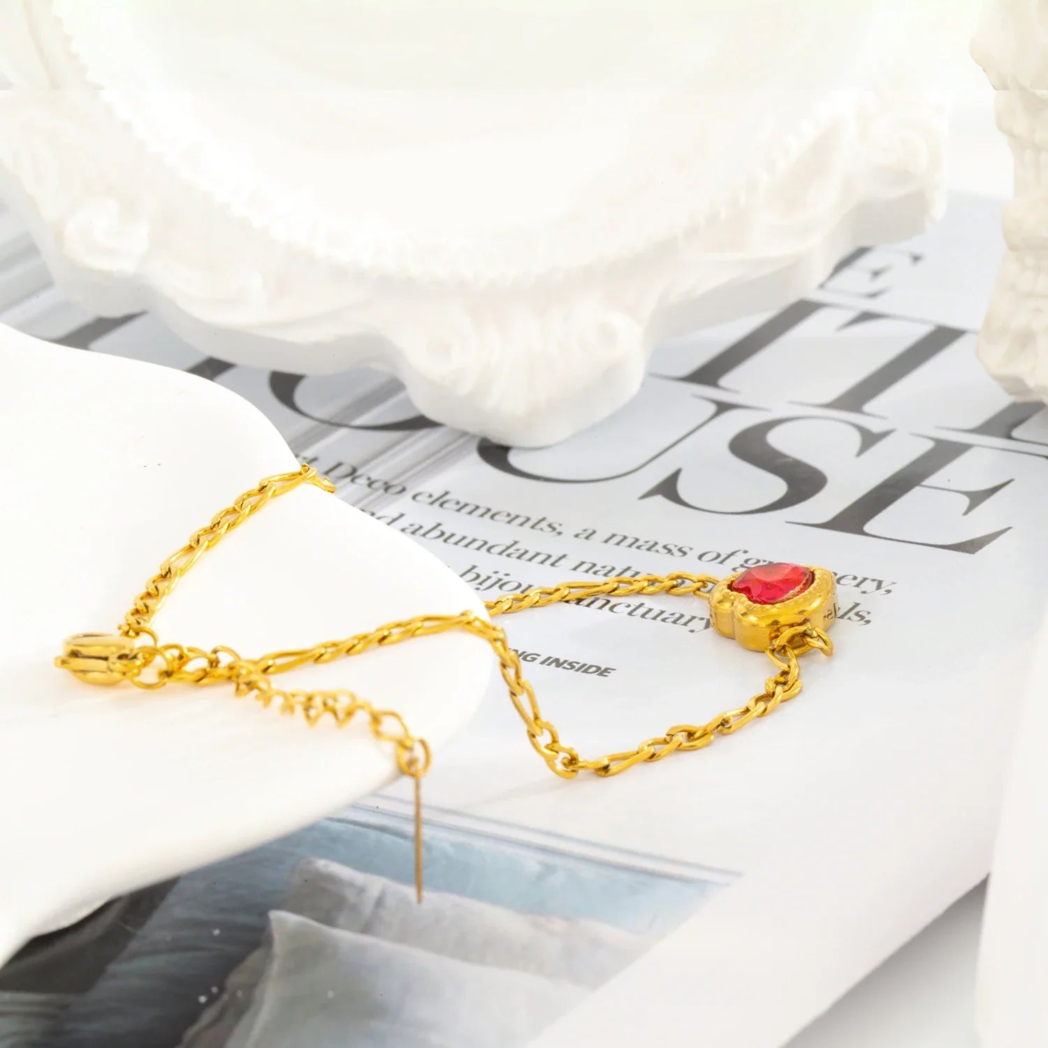 Pulseira de coração de zircônia cúbica rosa para mulheres – aço inoxidável banhado a ouro 18K – presente de corrente delicada hipoalergênica para ela