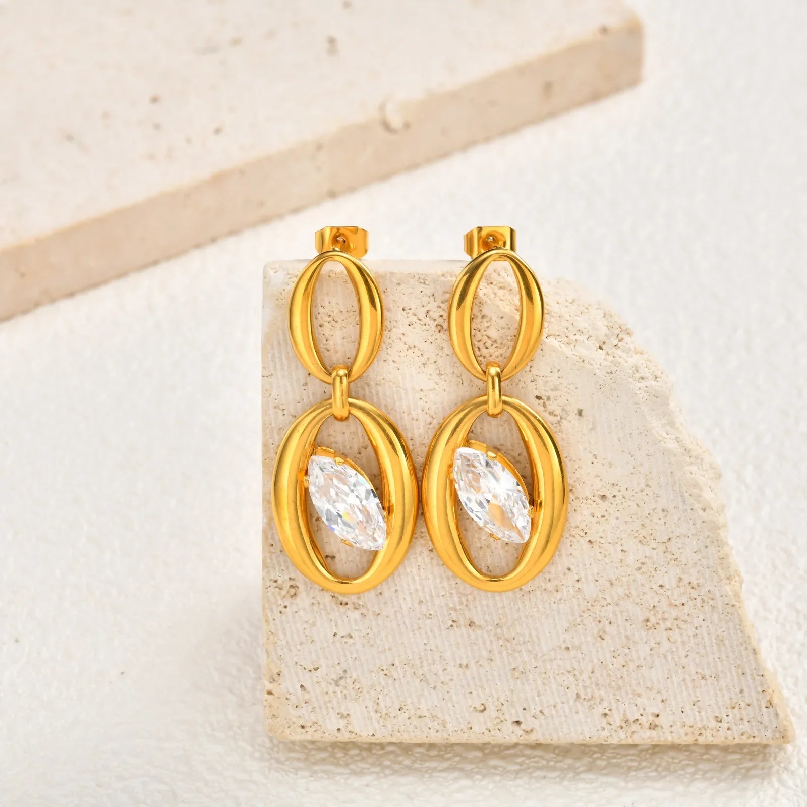 Brinco de Ouro 18k Feminino Geométrico com Zircão